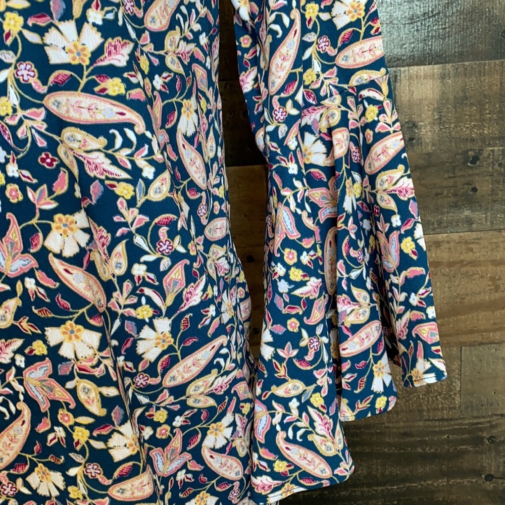 LC LAUREN CONRAD Bell Sleeve Print Top Size Small - Picture 8 of 11
